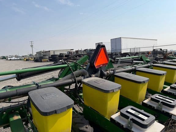 Image of John Deere 1720 equipment image 3