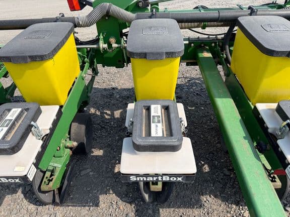 Image of John Deere 1720 equipment image 2
