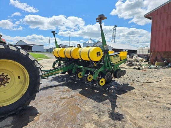 1998 John Deere 1750 Equipment Image0