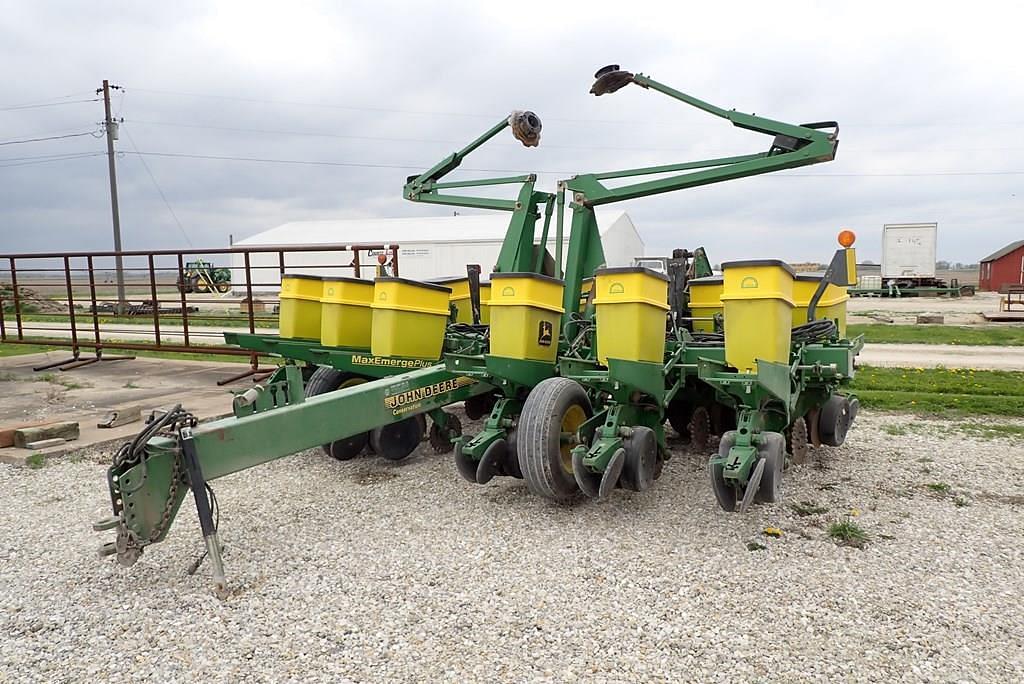 Image of John Deere 1760 Primary image