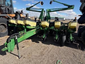1998 John Deere 1760 Image