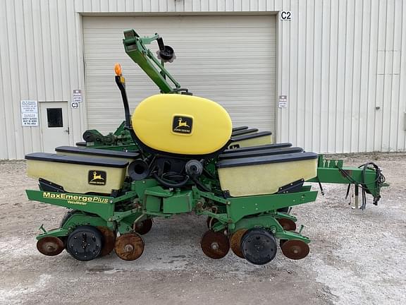 Image of John Deere 1760 Primary image