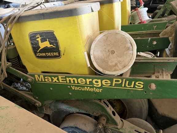 Image of John Deere 1760 equipment image 2