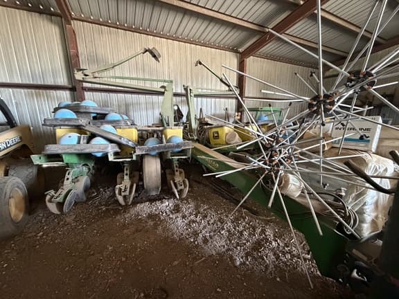 Image of John Deere 1760 Primary image