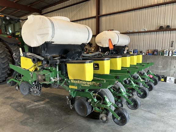 1998 John Deere 1760 Equipment Image0