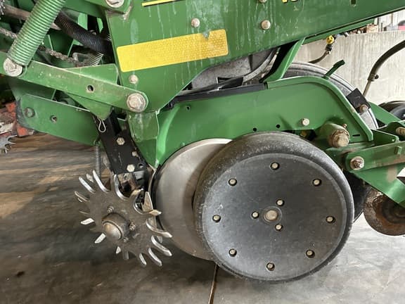 Image of John Deere 1760 equipment image 1