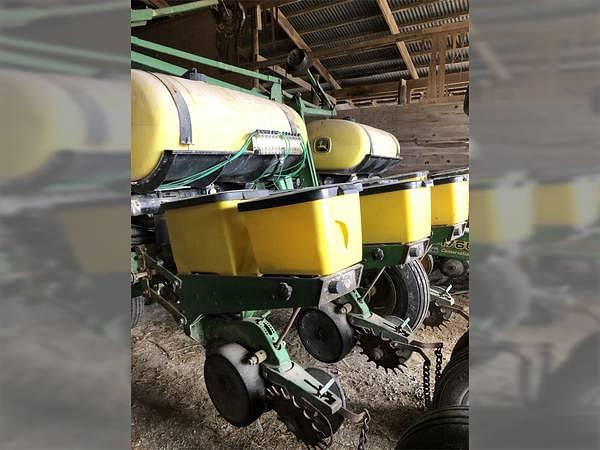 Image of John Deere 1760 equipment image 3