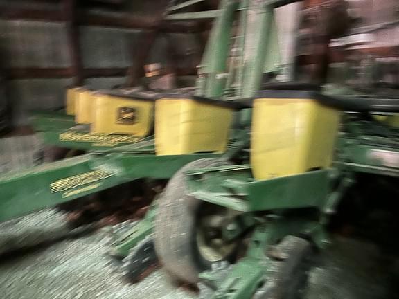 Image of John Deere 1760 equipment image 2