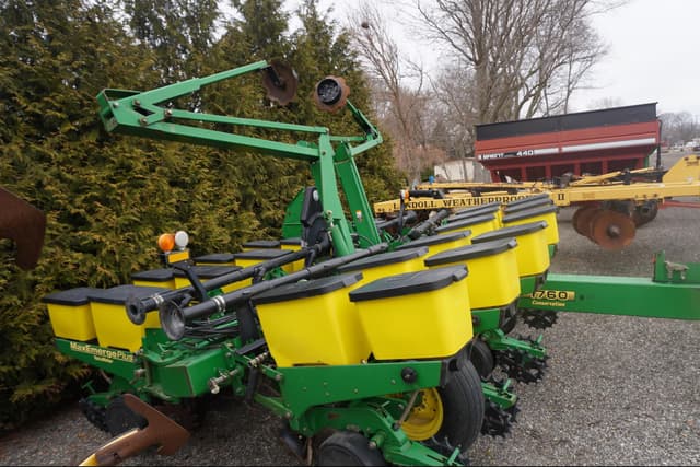 Image of John Deere 1760 equipment image 1