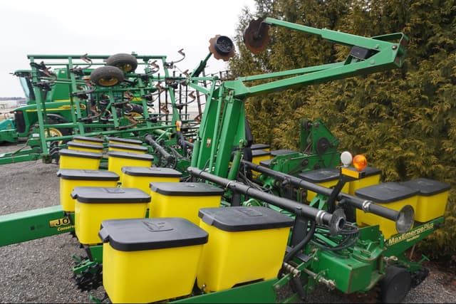 Image of John Deere 1760 equipment image 4
