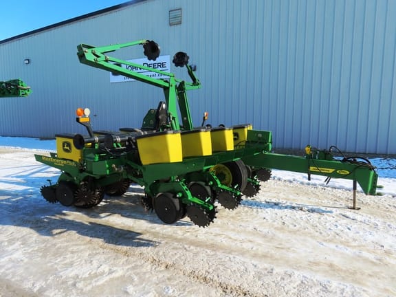 1998 John Deere 1760 Equipment Image0