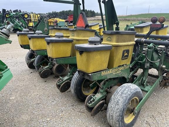 Image of John Deere 1760 equipment image 1