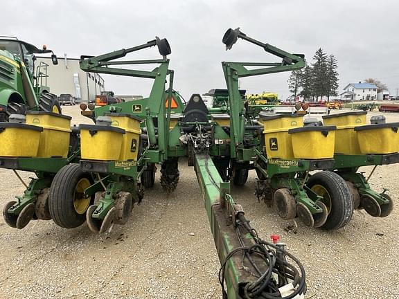 Image of John Deere 1760 equipment image 1