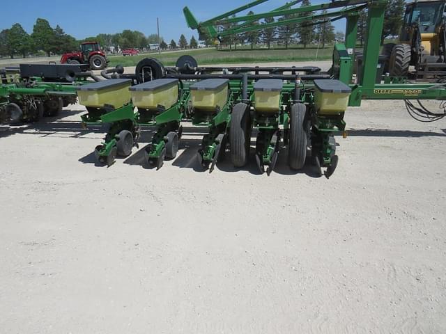 Image of John Deere 1770 equipment image 1