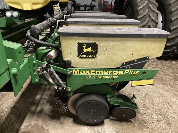 Main image John Deere 1770
