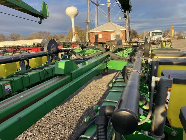 Image of John Deere 1770 equipment image 4