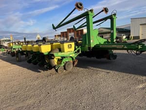 1998 John Deere 1770 Image