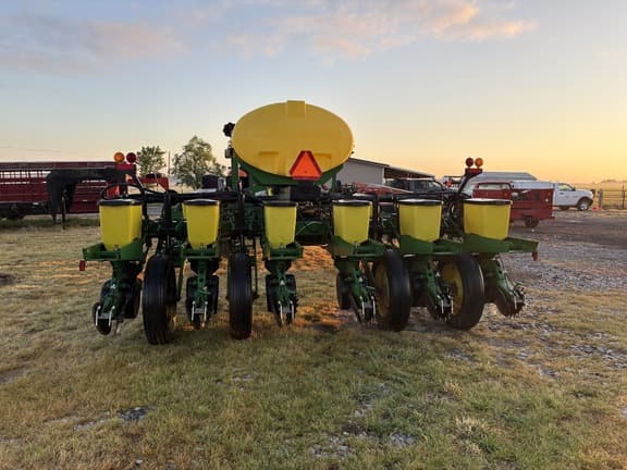 Image of John Deere 1770 equipment image 1