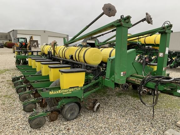 Main image John Deere 1770