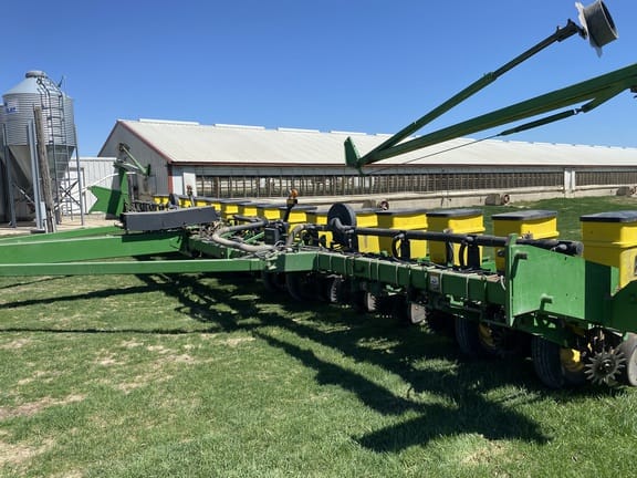 1998 John Deere 1770 Equipment Image0