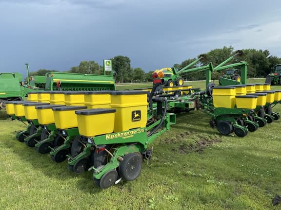 Image of John Deere 1770 equipment image 4