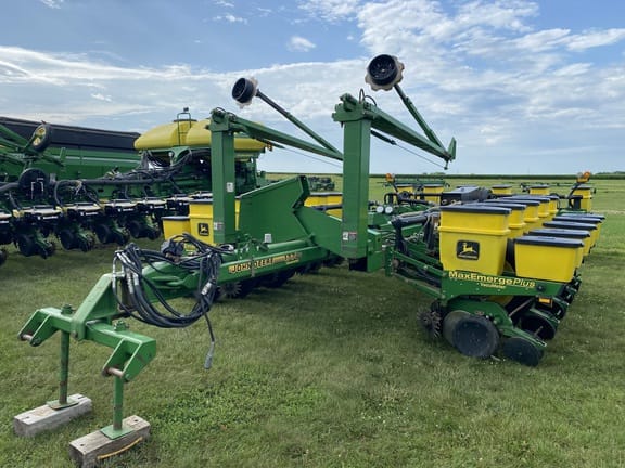 1998 John Deere 1770 Equipment Image0