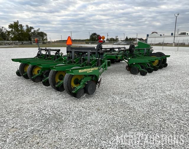 Image of John Deere 1770 equipment image 2