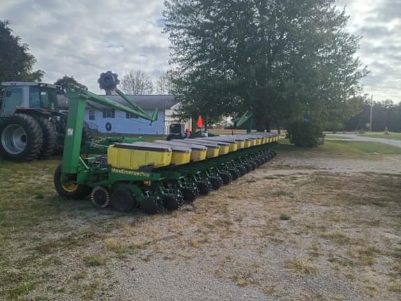 Image of John Deere 1780 equipment image 3