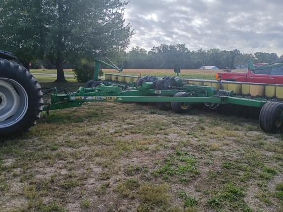 Image of John Deere 1780 equipment image 2