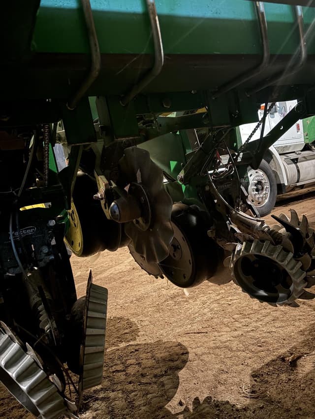 Image of John Deere 1780 equipment image 4