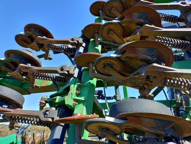 Image of John Deere 1850 equipment image 3