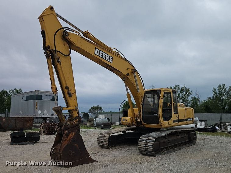 1998 John Deere 200LC Equipment Image0