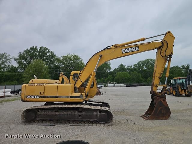 Image of John Deere 200LC equipment image 3