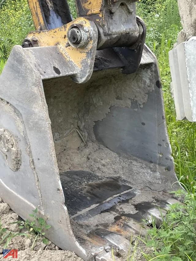 Image of John Deere 230LC equipment image 4
