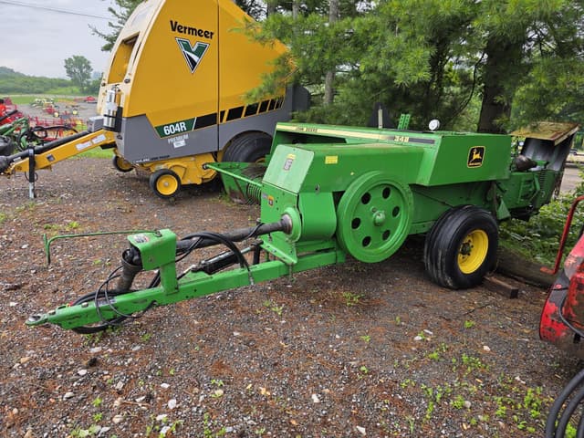 Image of John Deere 348 equipment image 4