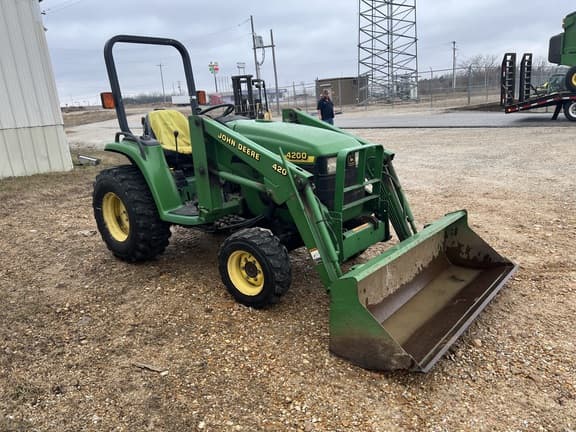 Image of John Deere 4200 equipment image 3
