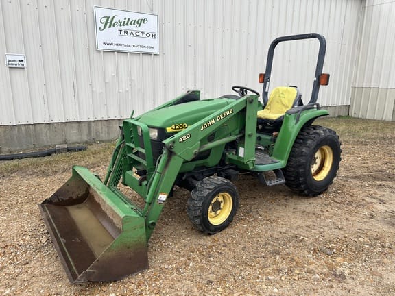 1998 John Deere 4200 Equipment Image0