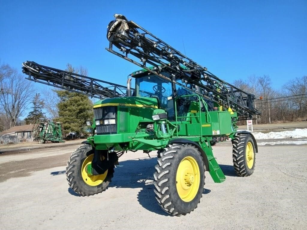 Image of John Deere 4700 Primary image