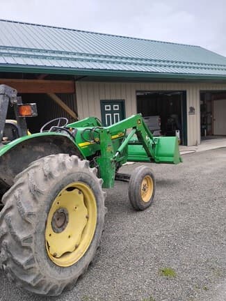 Image of John Deere 5210 equipment image 4