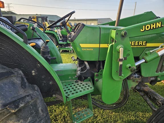 Image of John Deere 5210 equipment image 3