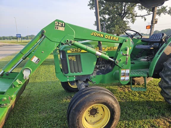Image of John Deere 5210 equipment image 1
