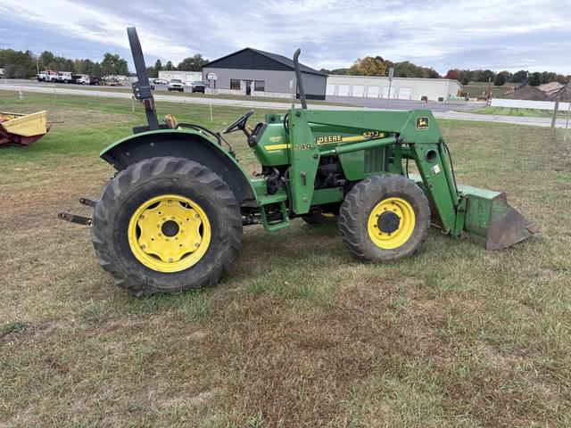 Image of John Deere 5210 equipment image 2