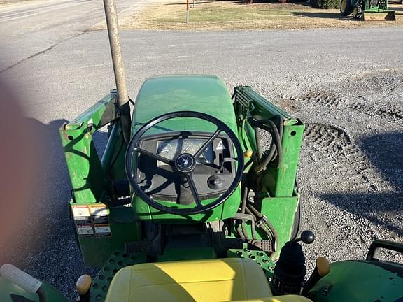 Image of John Deere 5210 equipment image 4