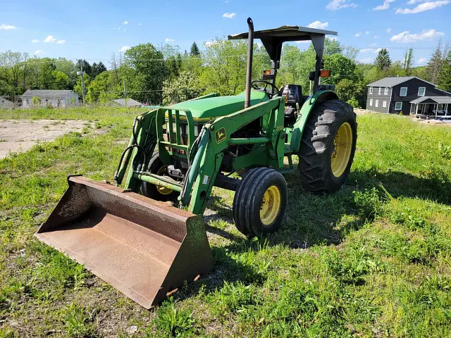 Image of John Deere 5300 equipment image 1