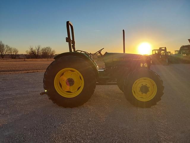 Image of John Deere 5310 equipment image 3