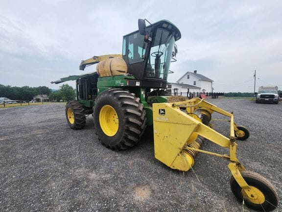 1998 John Deere 630A Equipment Image0
