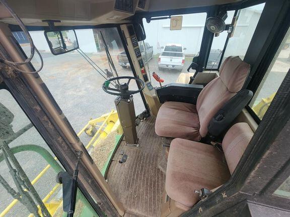 Image of John Deere 6750 equipment image 1