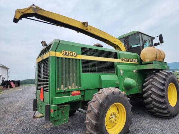 Image of John Deere 6750 equipment image 2