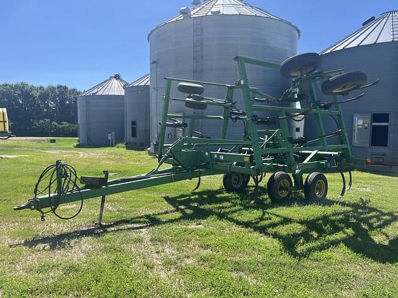 Image of John Deere 680 equipment image 3