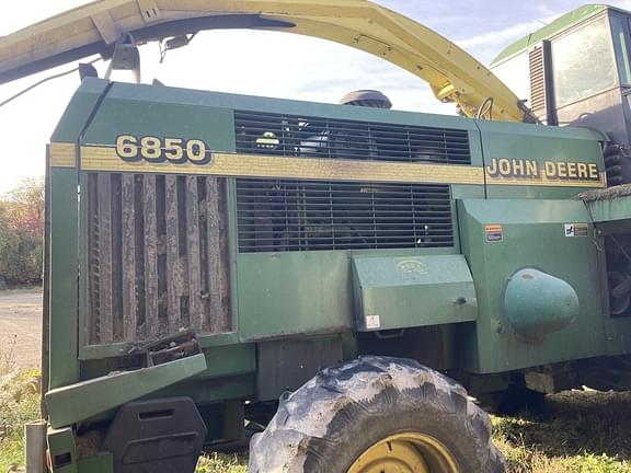 Image of John Deere 6850 equipment image 4